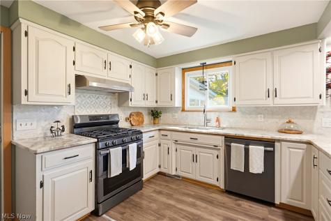 1526 Edmar Street Louisville OH 44641