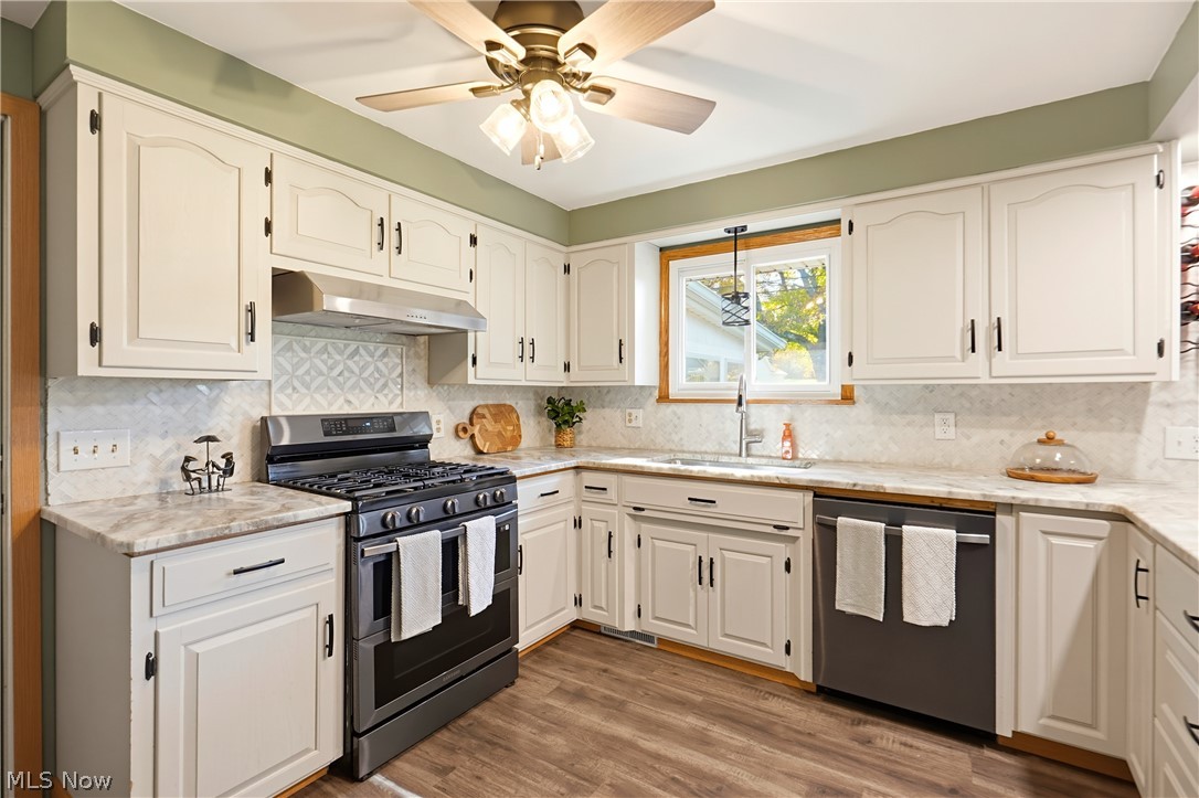 1526 Edmar Street Louisville OH 44641