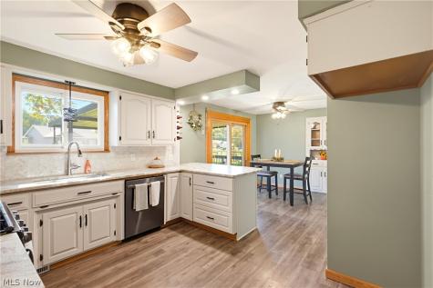 1526 Edmar Street Louisville OH 44641