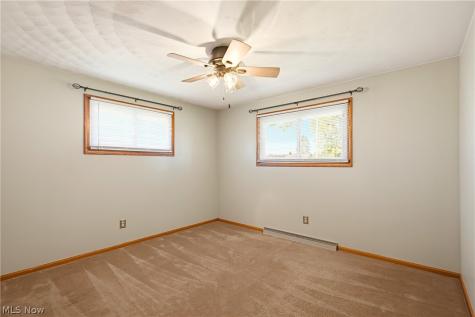 1526 Edmar Street Louisville OH 44641
