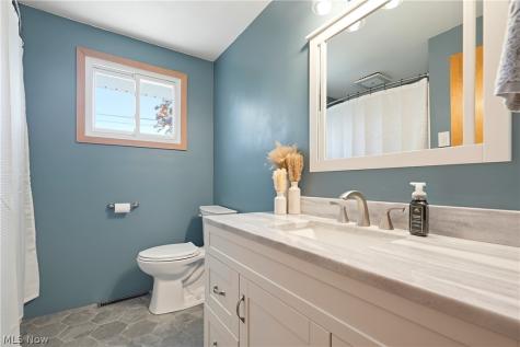 1526 Edmar Street Louisville OH 44641