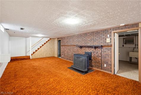 1526 Edmar Street Louisville OH 44641