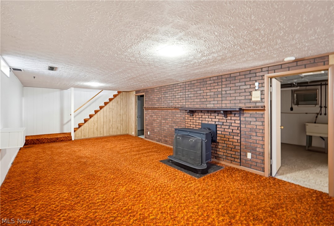 1526 Edmar Street Louisville OH 44641