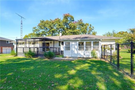 1526 Edmar Street Louisville OH 44641