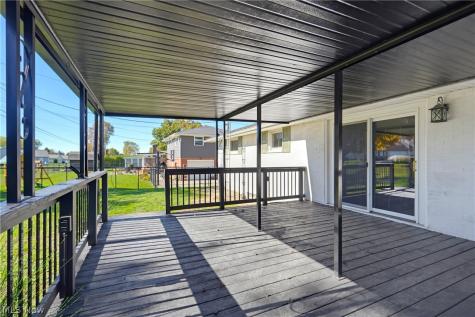 1526 Edmar Street Louisville OH 44641