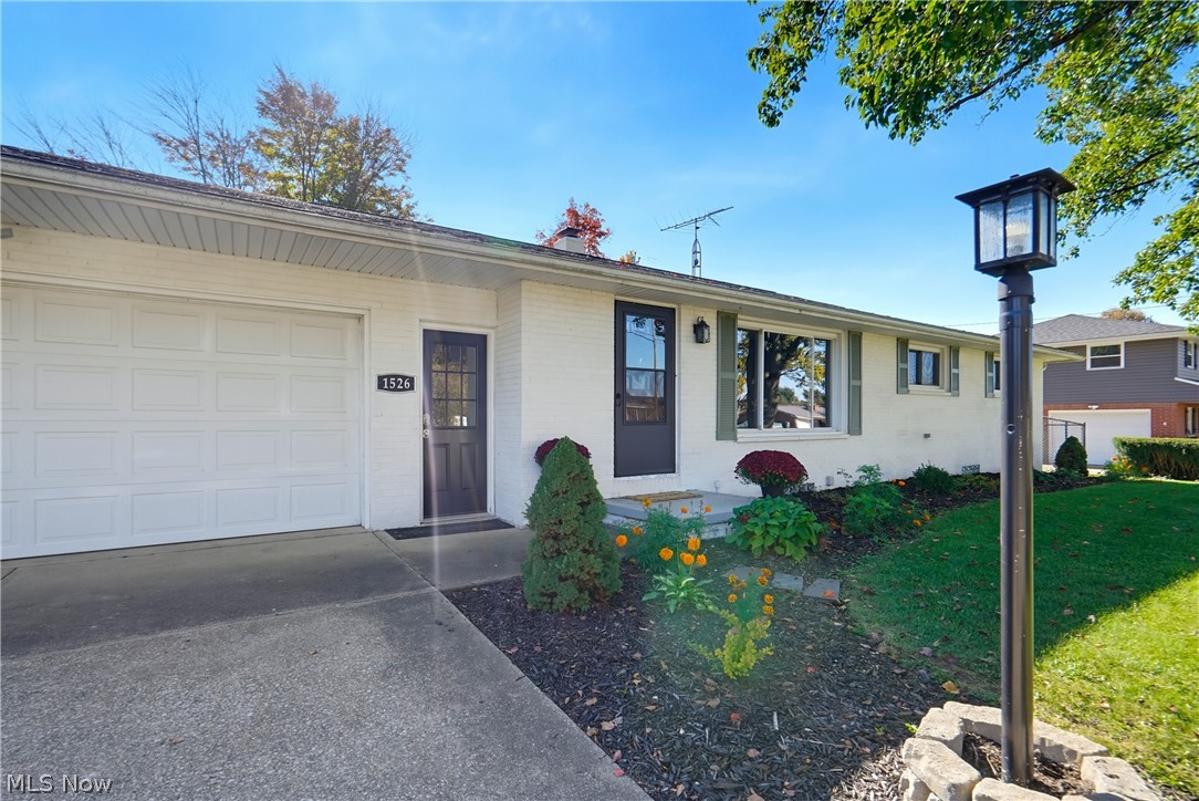 1526 Edmar Street Louisville OH 44641