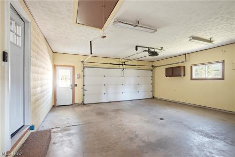1526 Edmar Street Louisville OH 44641