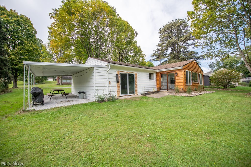 6109 Vale View Drive SW Sherrodsville OH 44675