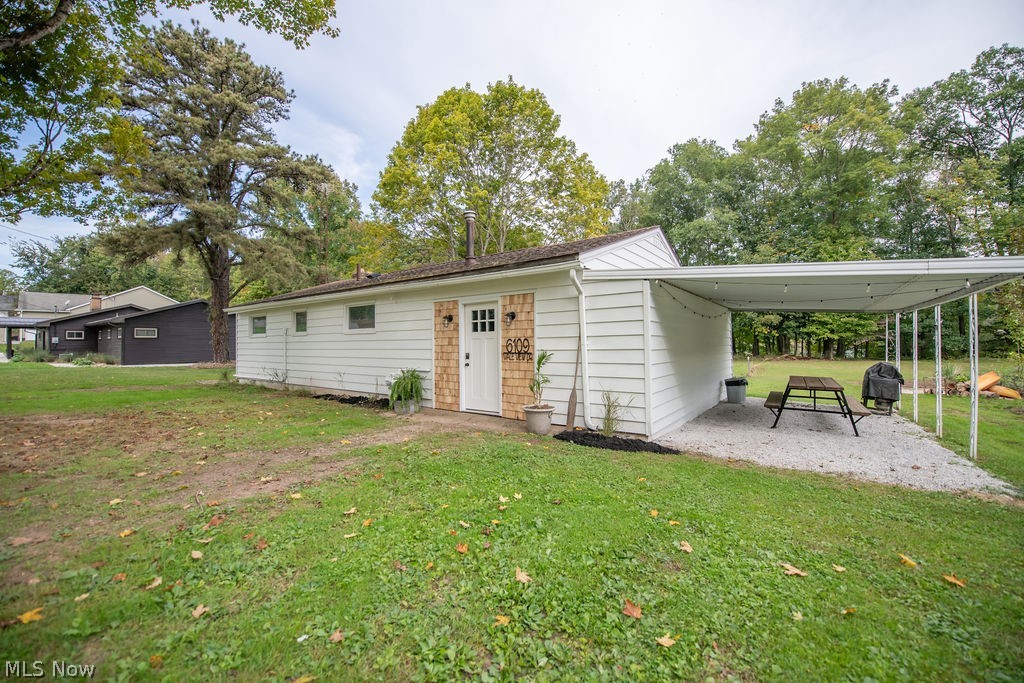6109 Vale View Drive SW Sherrodsville OH 44675