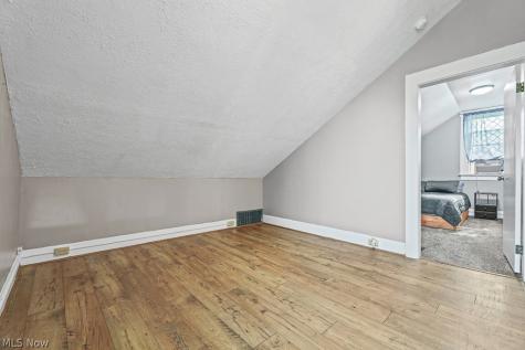 3857 Violand Street Louisville OH 44641
