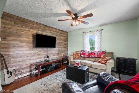3857 Violand Street Louisville OH 44641