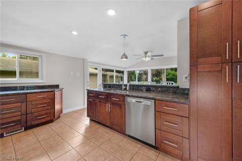 374 Bradley Road Bay Village OH 44140