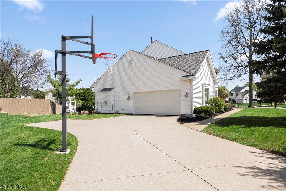 945 Red Tailed Lane Amherst OH 44001