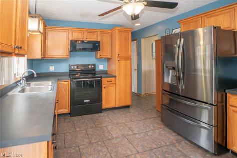 11032 Titus Avenue NW Uniontown OH 44685