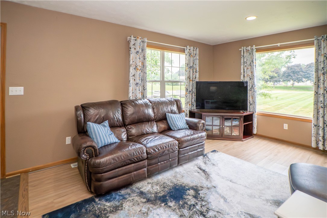 11032 Titus Avenue NW Uniontown OH 44685