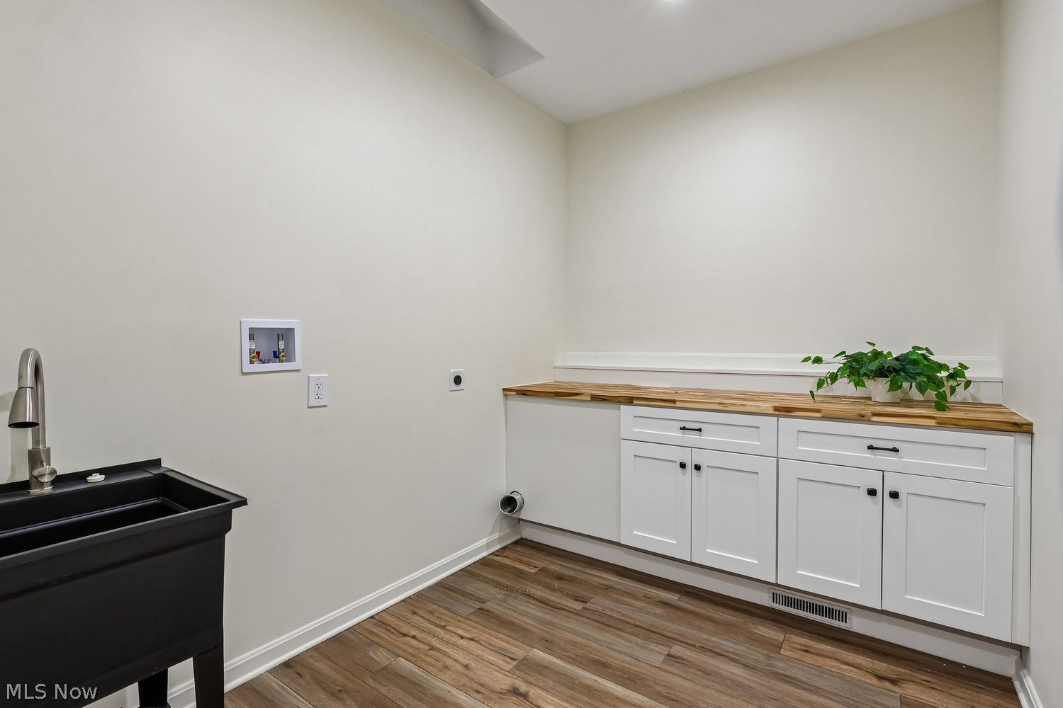 28110 W Oakland Road Bay Village OH 44140