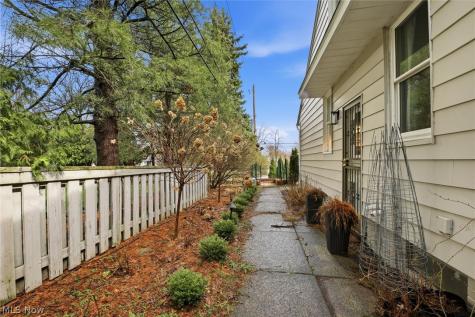 23250 Fairmount Boulevard Shaker Heights OH 44122