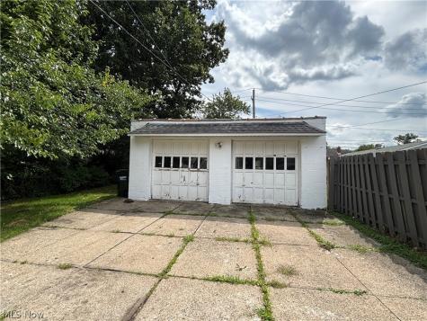 12324 Willard Avenue Garfield Heights OH 44125