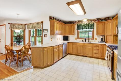 213 Crestland Avenue NW North Canton OH 44720