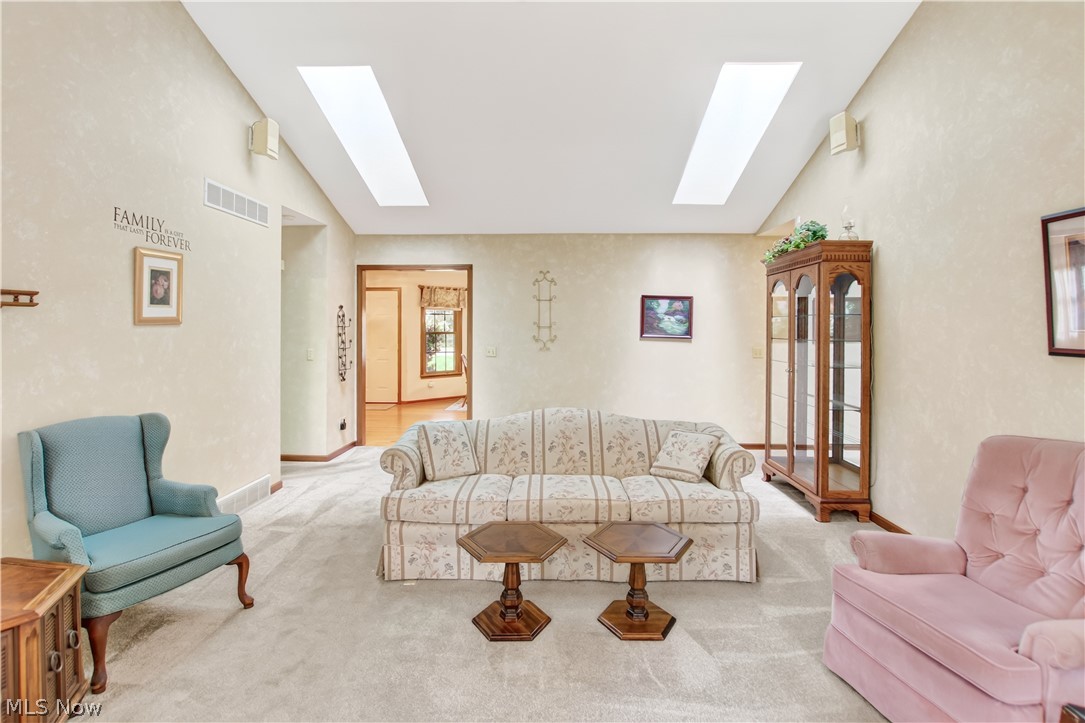 213 Crestland Avenue NW North Canton OH 44720