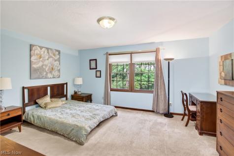 213 Crestland Avenue NW North Canton OH 44720