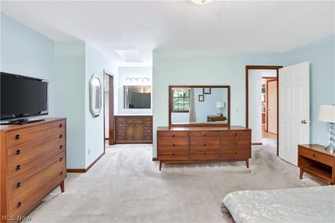 213 Crestland Avenue NW North Canton OH 44720