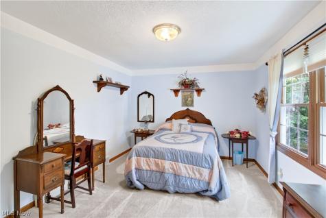 213 Crestland Avenue NW North Canton OH 44720