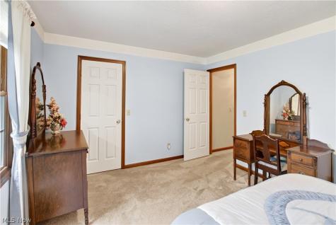 213 Crestland Avenue NW North Canton OH 44720