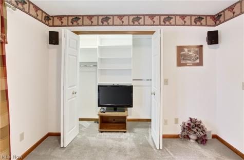 213 Crestland Avenue NW North Canton OH 44720