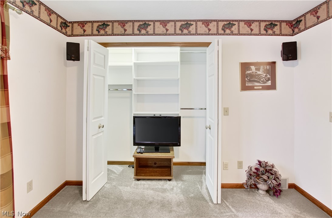 213 Crestland Avenue NW North Canton OH 44720