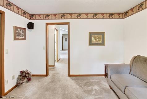213 Crestland Avenue NW North Canton OH 44720