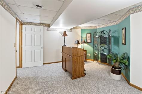 213 Crestland Avenue NW North Canton OH 44720