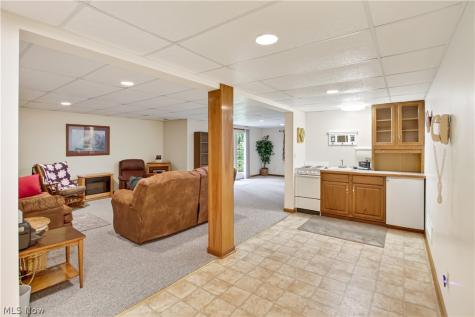 213 Crestland Avenue NW North Canton OH 44720