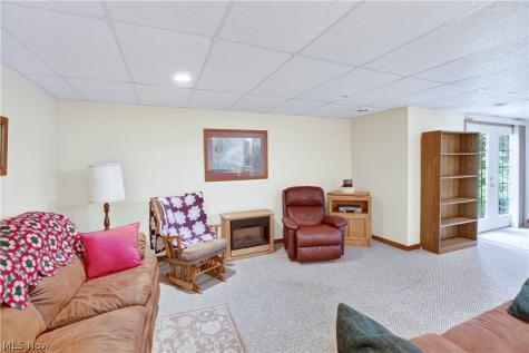 213 Crestland Avenue NW North Canton OH 44720