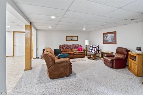 213 Crestland Avenue NW North Canton OH 44720