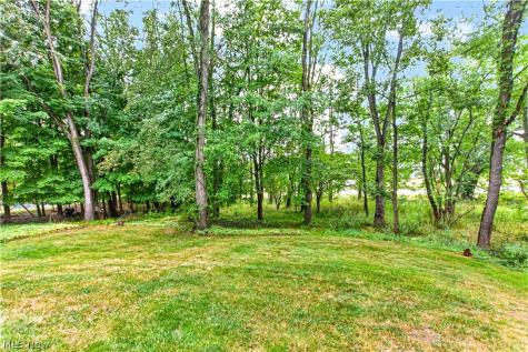 213 Crestland Avenue NW North Canton OH 44720