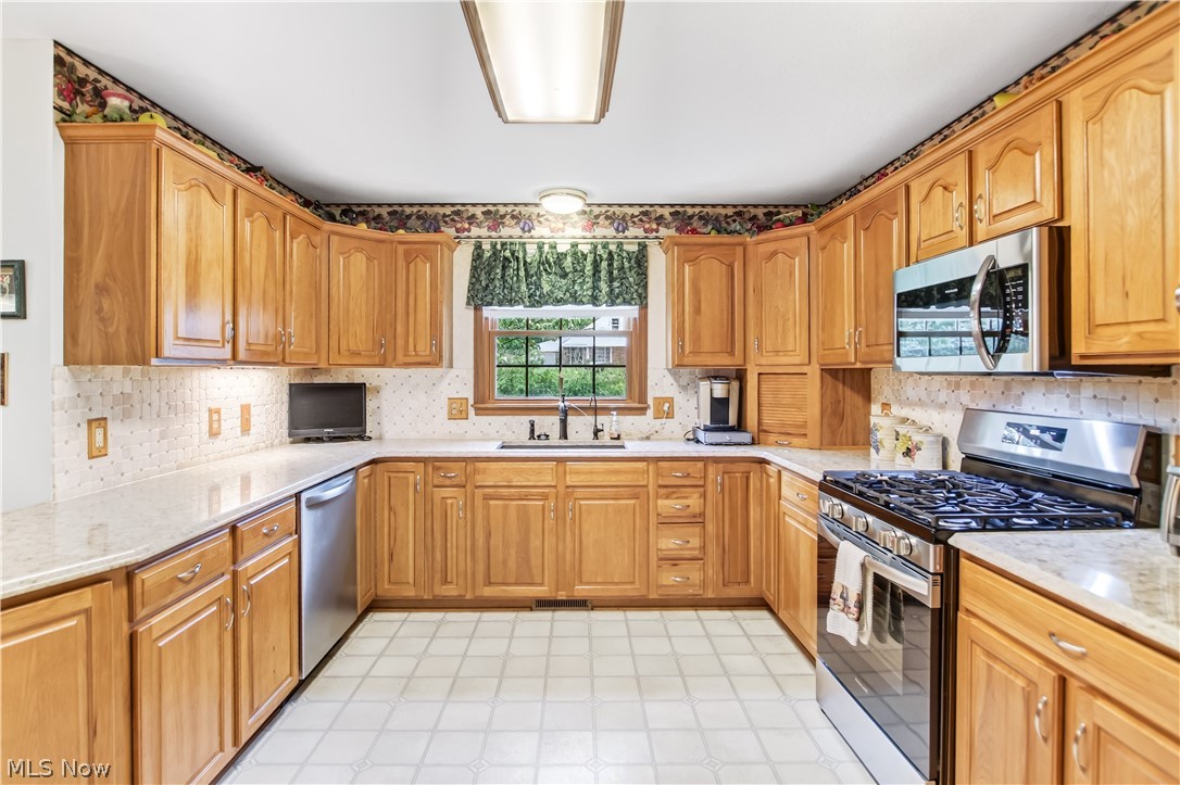 213 Crestland Avenue NW North Canton OH 44720