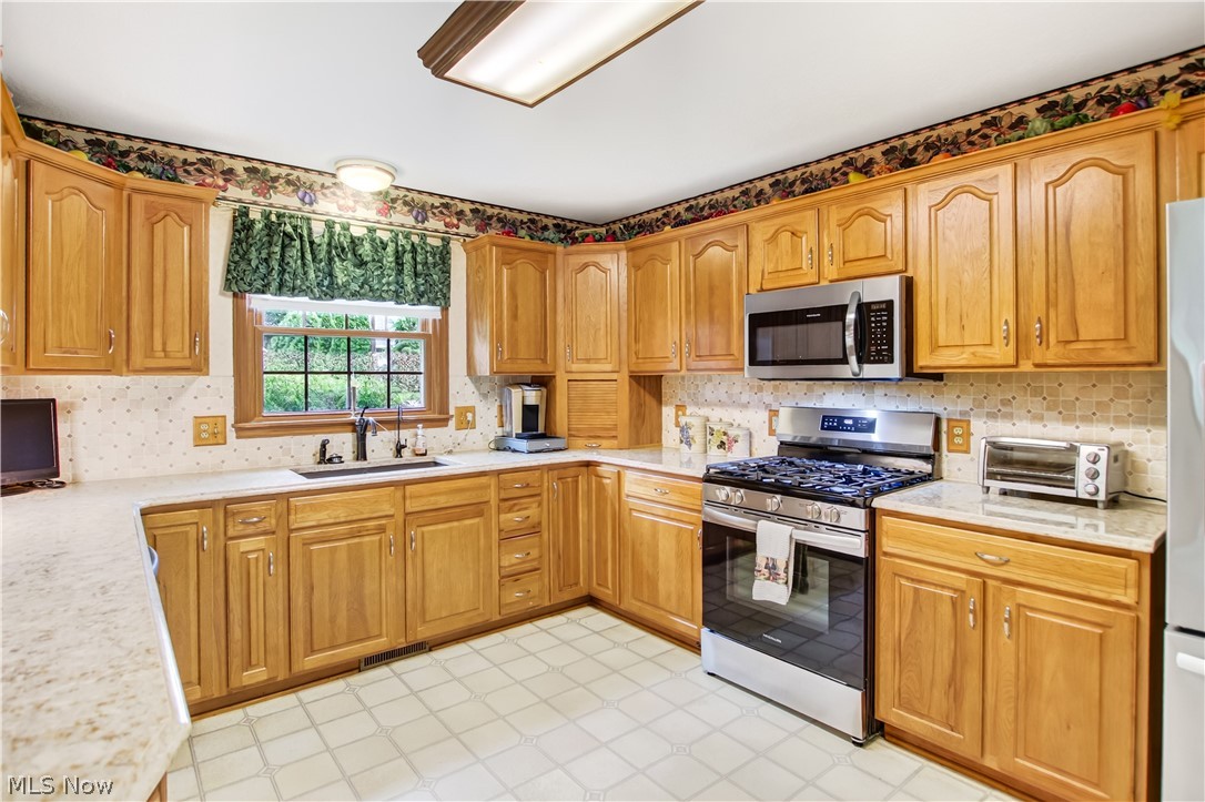 213 Crestland Avenue NW North Canton OH 44720