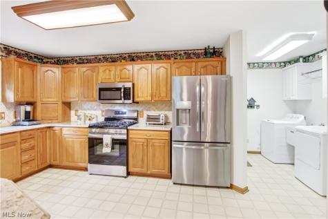 213 Crestland Avenue NW North Canton OH 44720