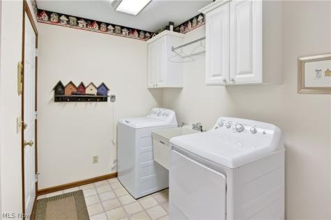 213 Crestland Avenue NW North Canton OH 44720