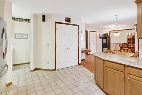 213 Crestland Avenue NW North Canton OH 44720