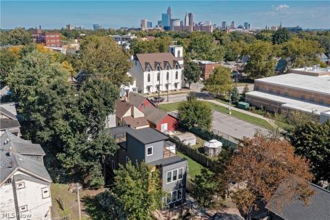 4210 Peach Court Cleveland OH 44113