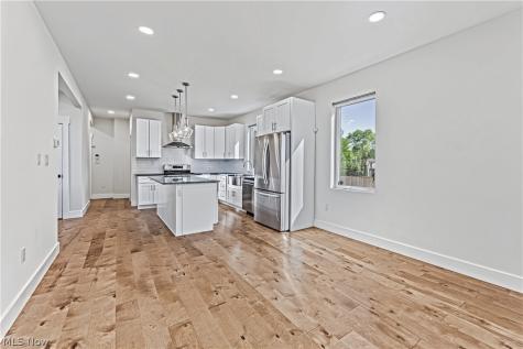 4210 Peach Court Cleveland OH 44113
