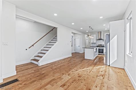 4210 Peach Court Cleveland OH 44113