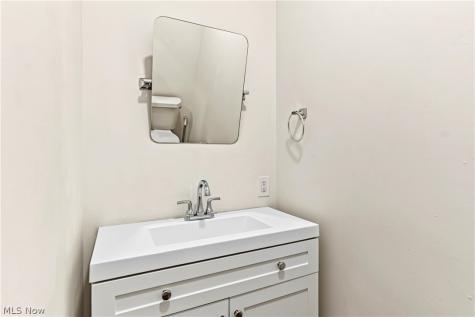 4210 Peach Court Cleveland OH 44113
