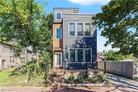 4210 Peach Court Cleveland OH 44113