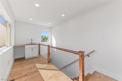4210 Peach Court Cleveland OH 44113