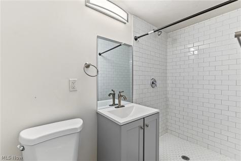 4210 Peach Court Cleveland OH 44113