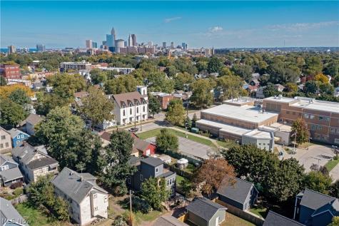 4210 Peach Court Cleveland OH 44113