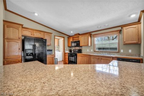 378 Pin Oak Elyria OH 44035